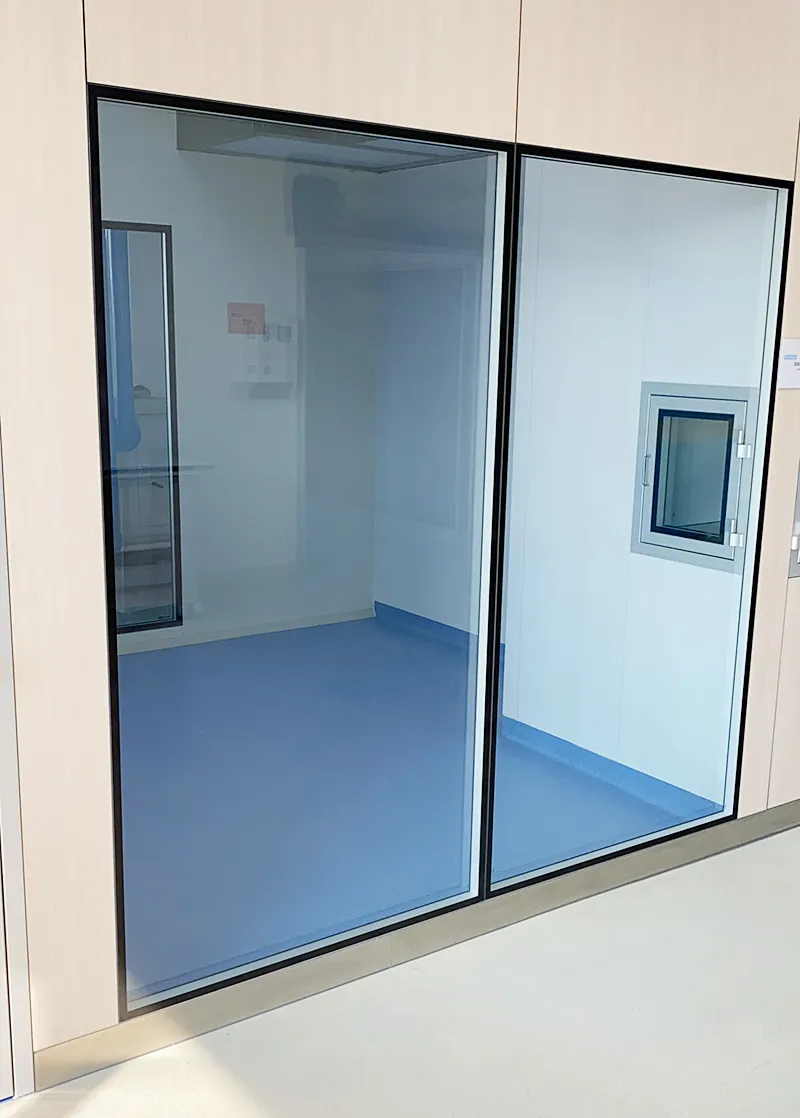 Clean room double glass window installed in semiconductor cleanroom corridor